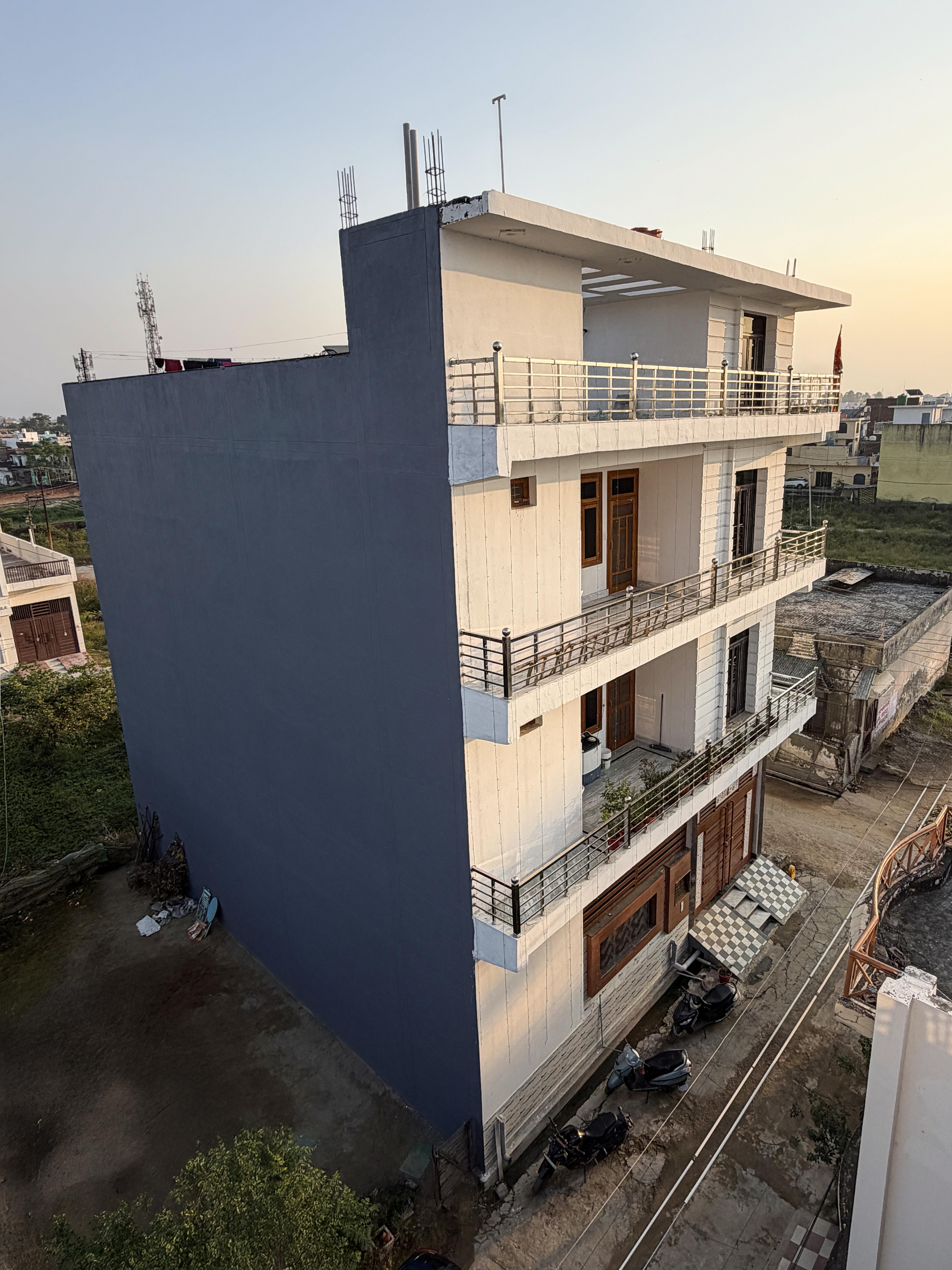 Builder floor unit