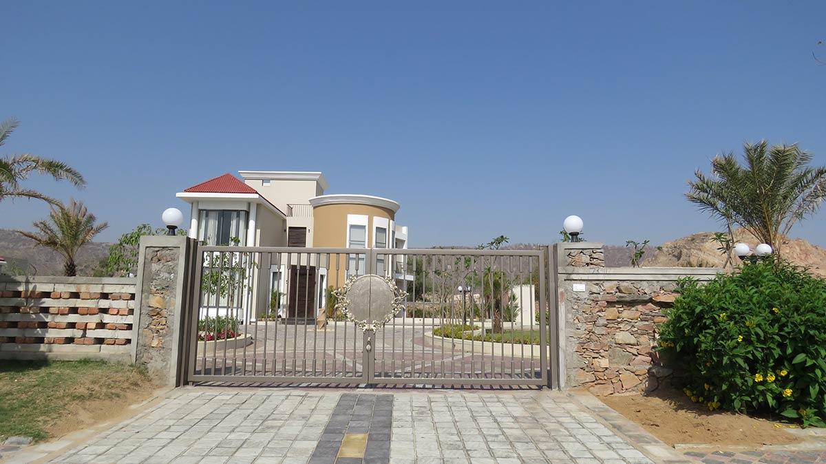 Farmhouse property